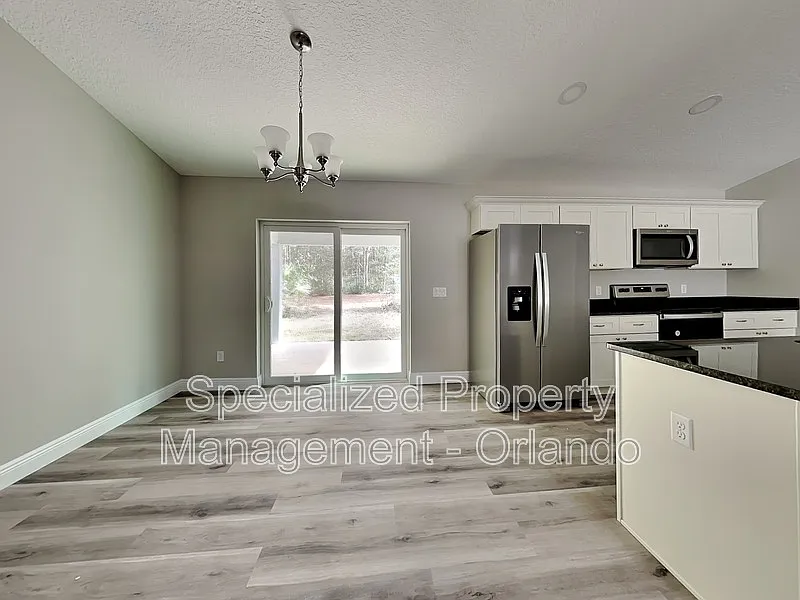 3 bed, 2.0 bath, 1438 sqft, $1,699 — Photo 3