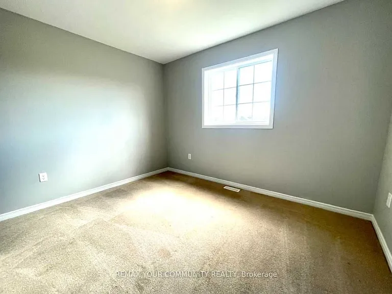 1385 Hunter St — Photo 16