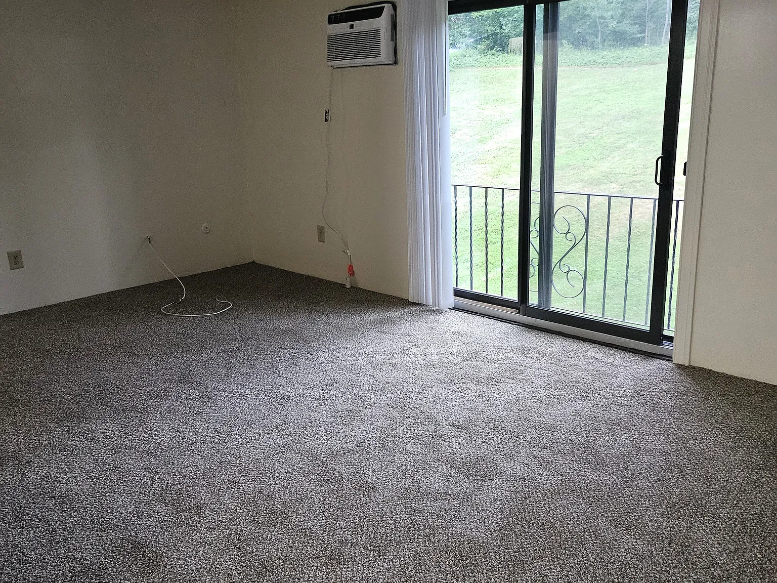 2 bed, 900 sqft, $1,995 — Photo 3