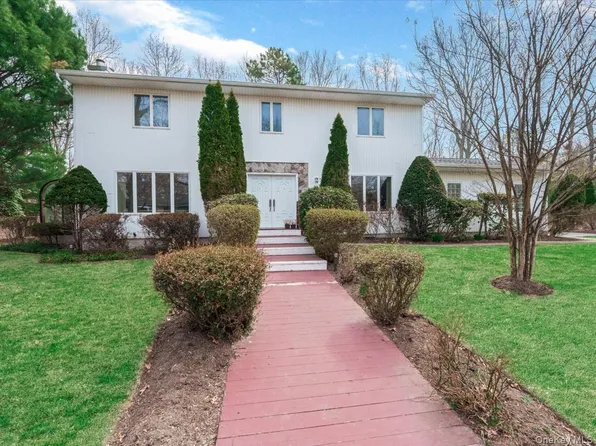21 Linden Avenue, Kings Park, NY 11754