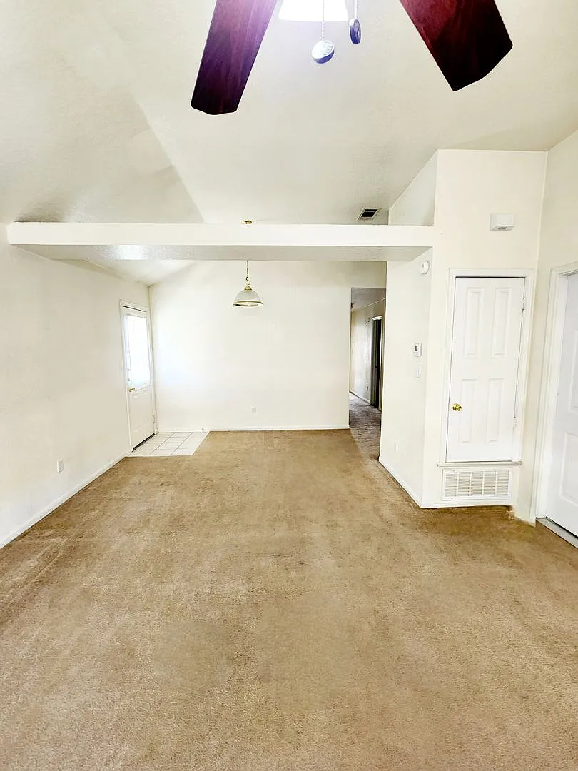 Building Photo - 3208 Raven Dr