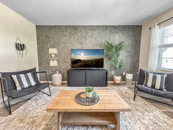 2549 Arapaho St, Sarasota, FL 34231