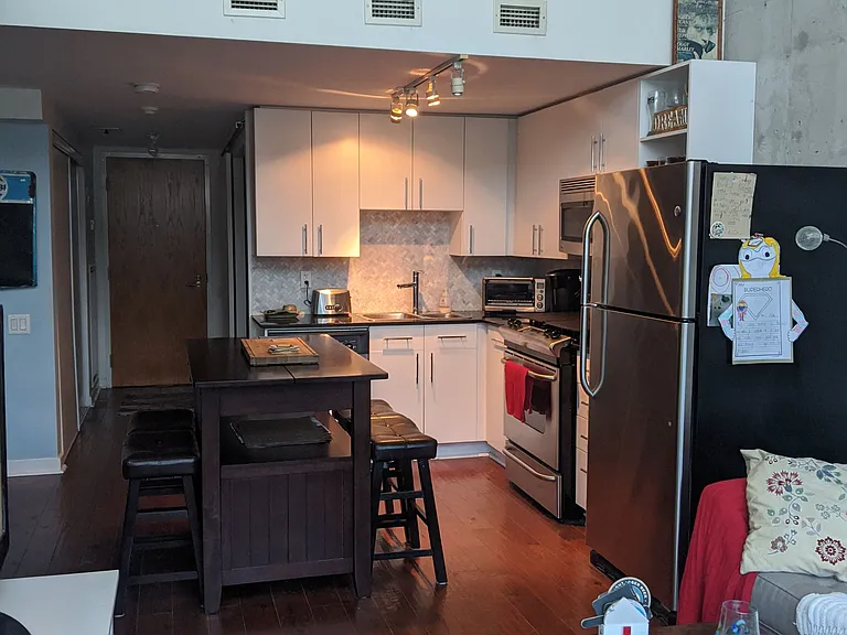 369 Sorauren Ave #105 — Photo 8