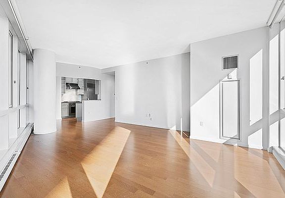 3rd image of 200 Chambers St APT 10G