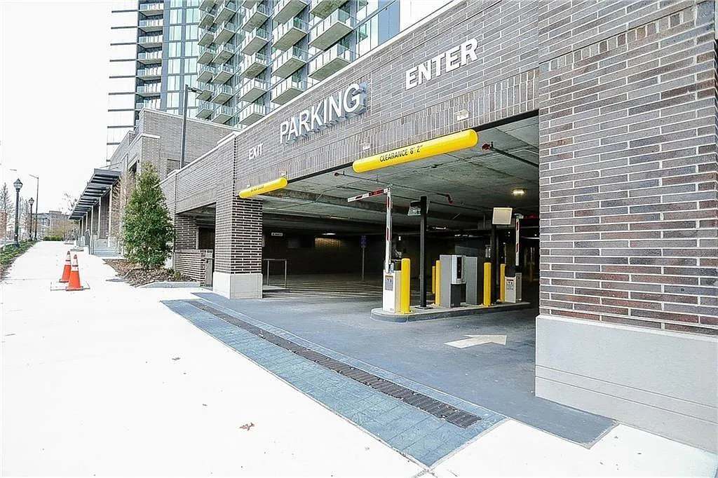 1 bed, 1.0 bath, $1,800 — Photo 1