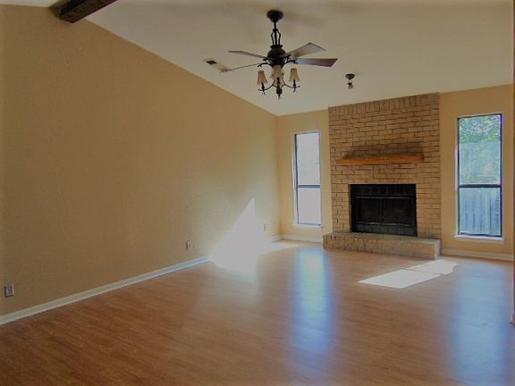 3rd image of 1512 Cedar Oaks Ln
