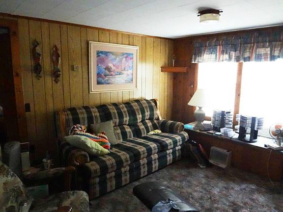 4th image of 1145 W Island St