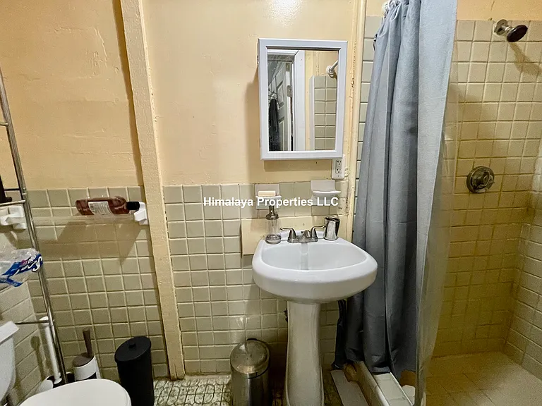 688 Parker St — Photo 9