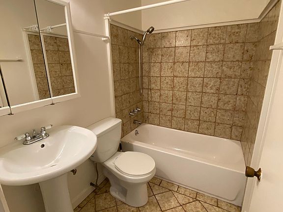 4th image of 121 Kent Ave #11