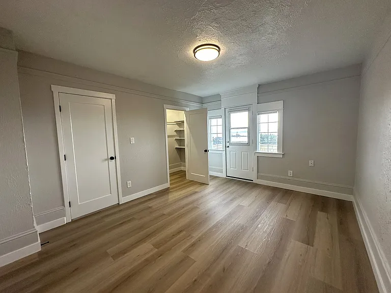 2317 Grand- 5 Unit — Photo 57