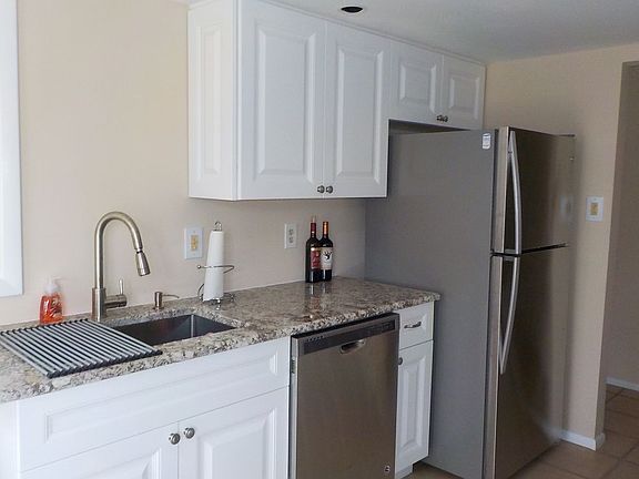 3rd image of 501 Everglades Dr
