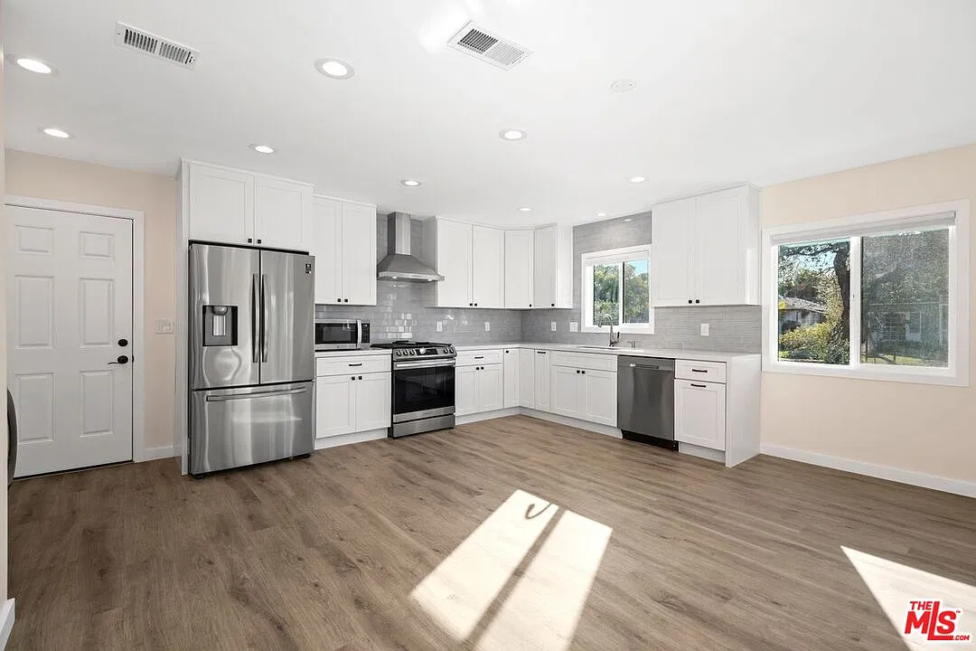 3 bed, 2.0 bath, 1325 sqft, $6,500 — Photo 3