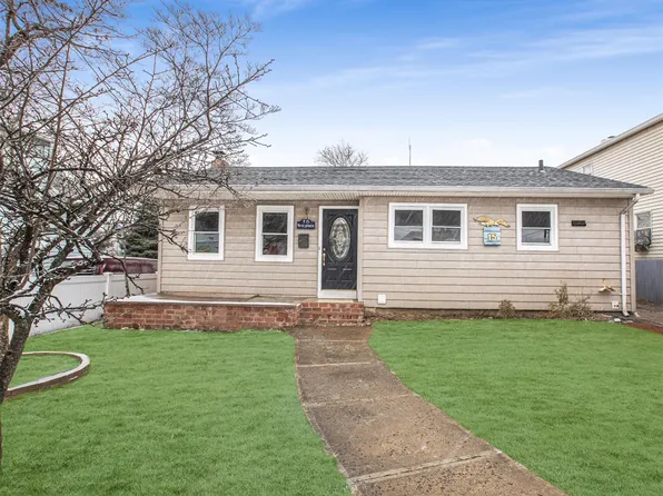 15 1st Place, New Hyde Park, NY 11040