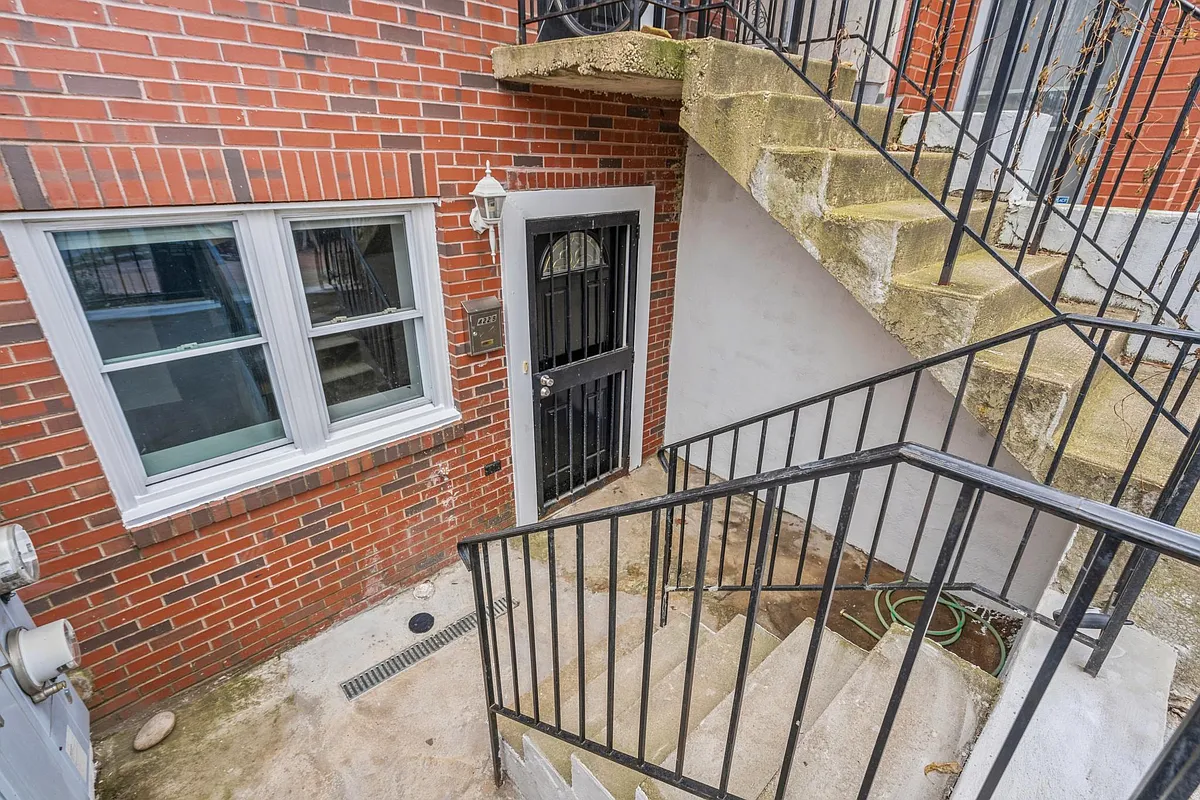 Building Photo - 422 N St NW #A