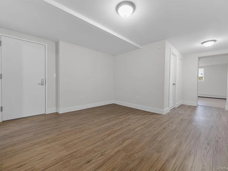 135 Beekman Ave #LR — Photo 15