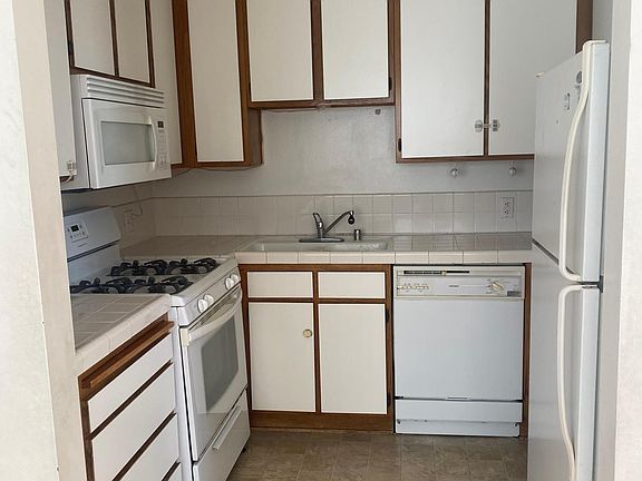 Kitchen. New quartz countertop sink and dishwasher to be installed