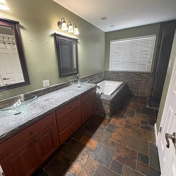 1842 Shadywood Ct — Photo 9