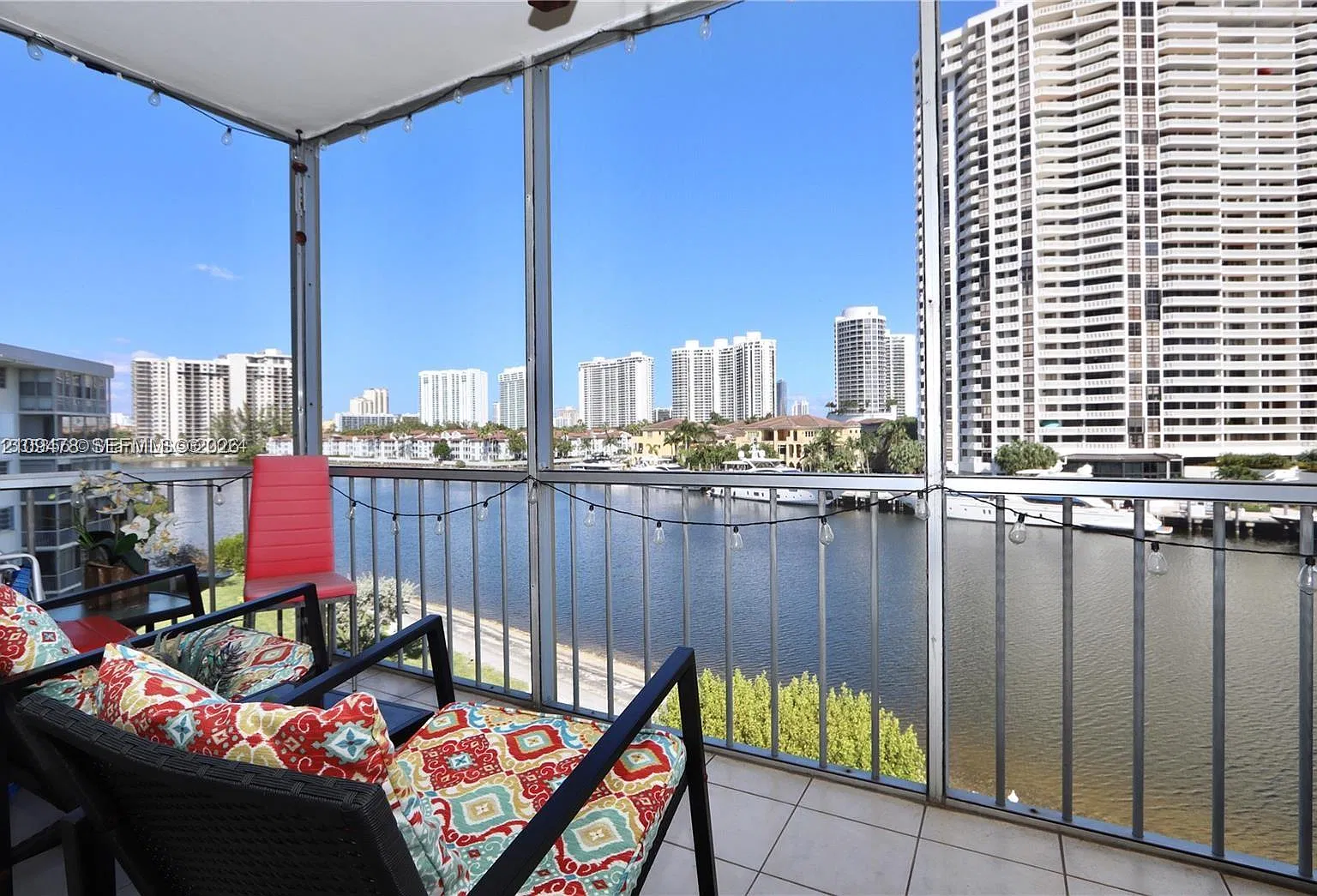 Point East Sec 4 Condo — Photo 2