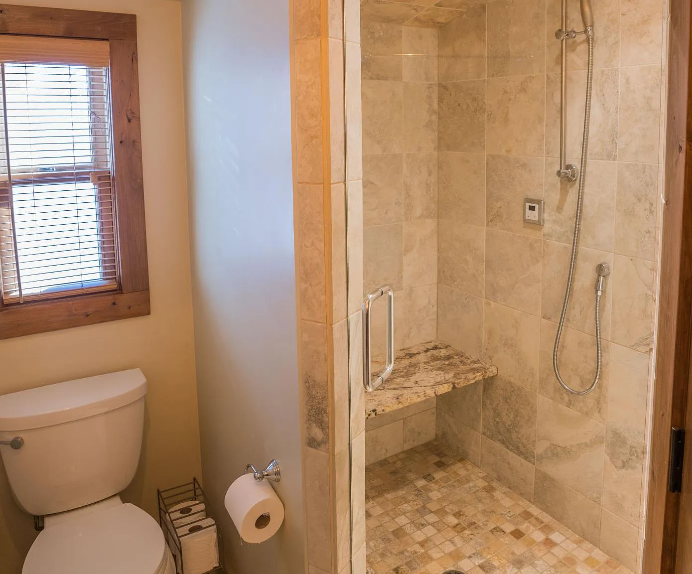 3 bed, 1239 sqft, $4,100 — Photo 4
