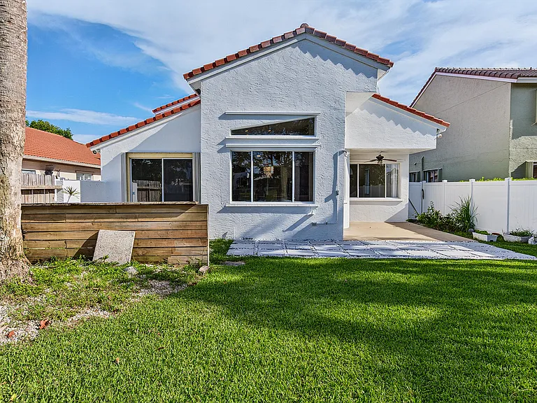 4583 NW 7th Pl — Photo 43