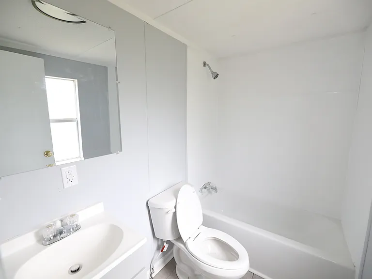 129 W Broad St — Photo 8