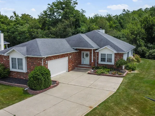 1720 Ravin Nest Ct, Crown Point, IN 46307