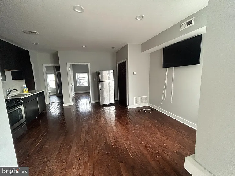 723 Sansom St #4B — Photo 2