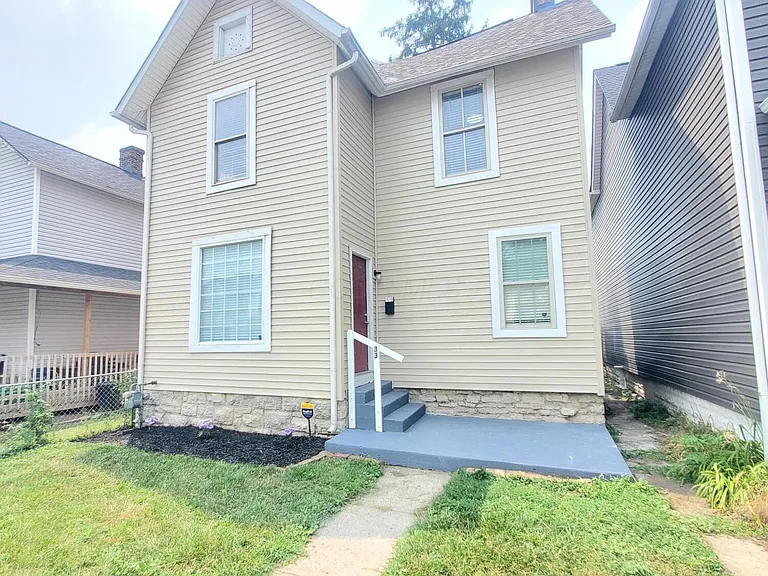 33 S Cypress Ave — Photo 1