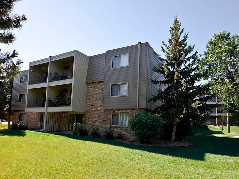 Royal Oaks Apartments — Photo 21
