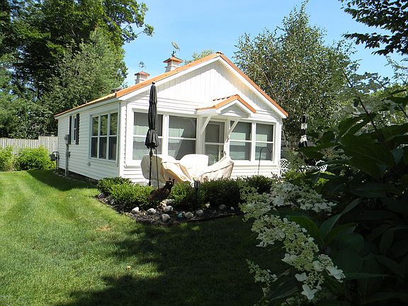 2nd image of 995 N Lakeshore Dr #1