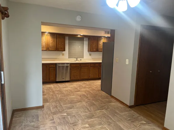 6179 Boxwood Dr, Rockford, IL 61114