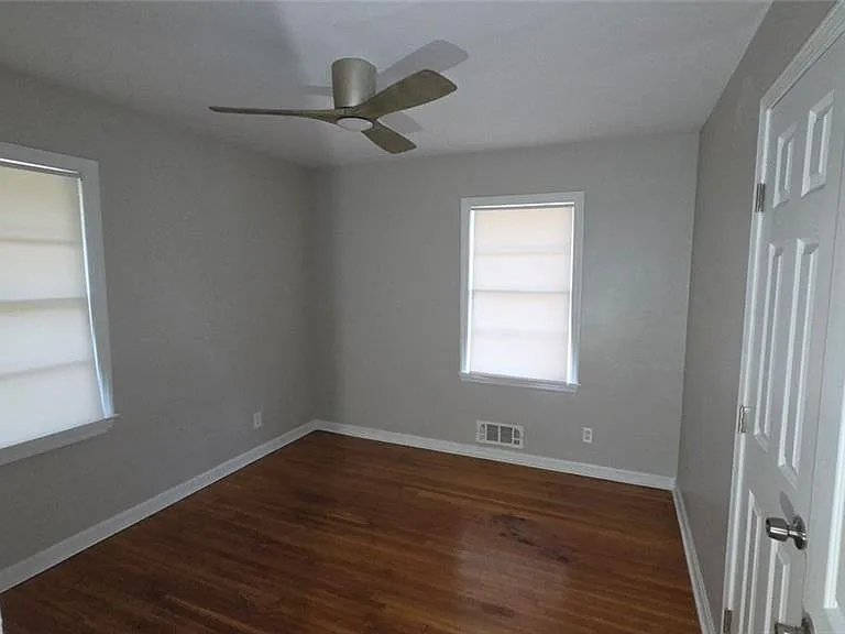 136 Hillsdale Dr SE — Photo 12
