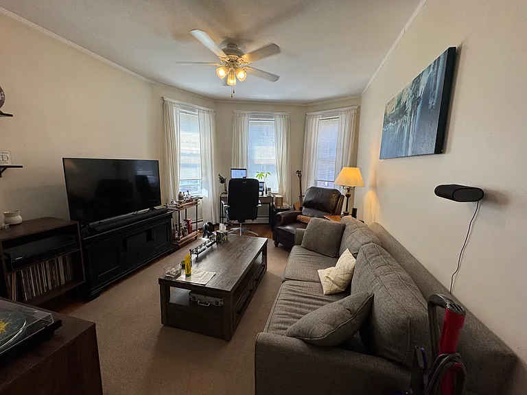 109 Strathmore Rd #6 — Photo 1