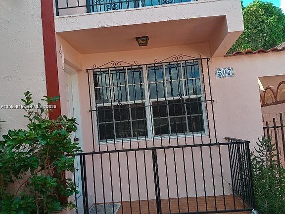 3rd image of 507 Flagami Blvd