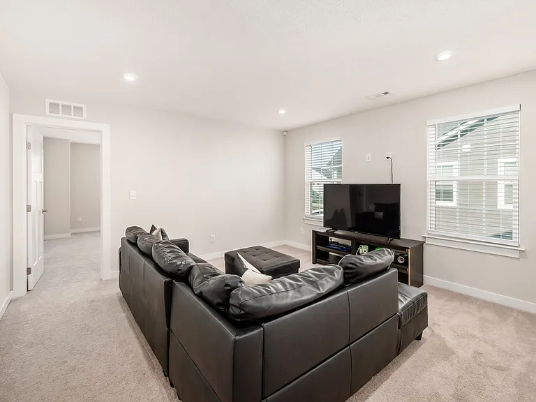 589 Melick Dr #1 — Photo 34
