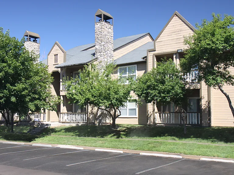 EPERNAY APARTMENTS — Photo 35