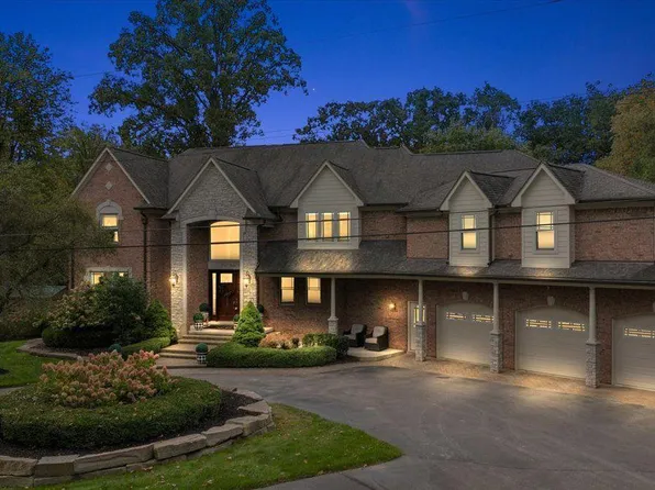 3111 Paint Creek Dr, Oakland, MI 48363