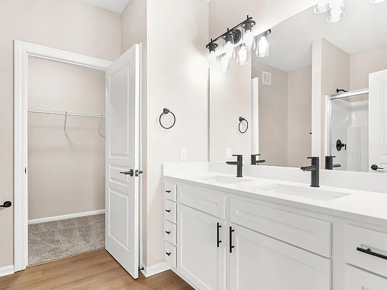 The Manor Homes of Eagle Glen — Photo 8