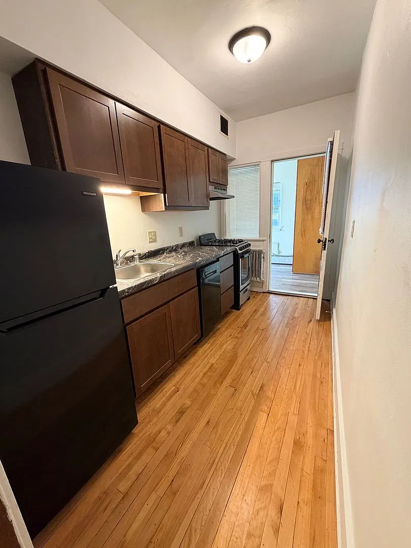 10 E. Gorham — Photo 3