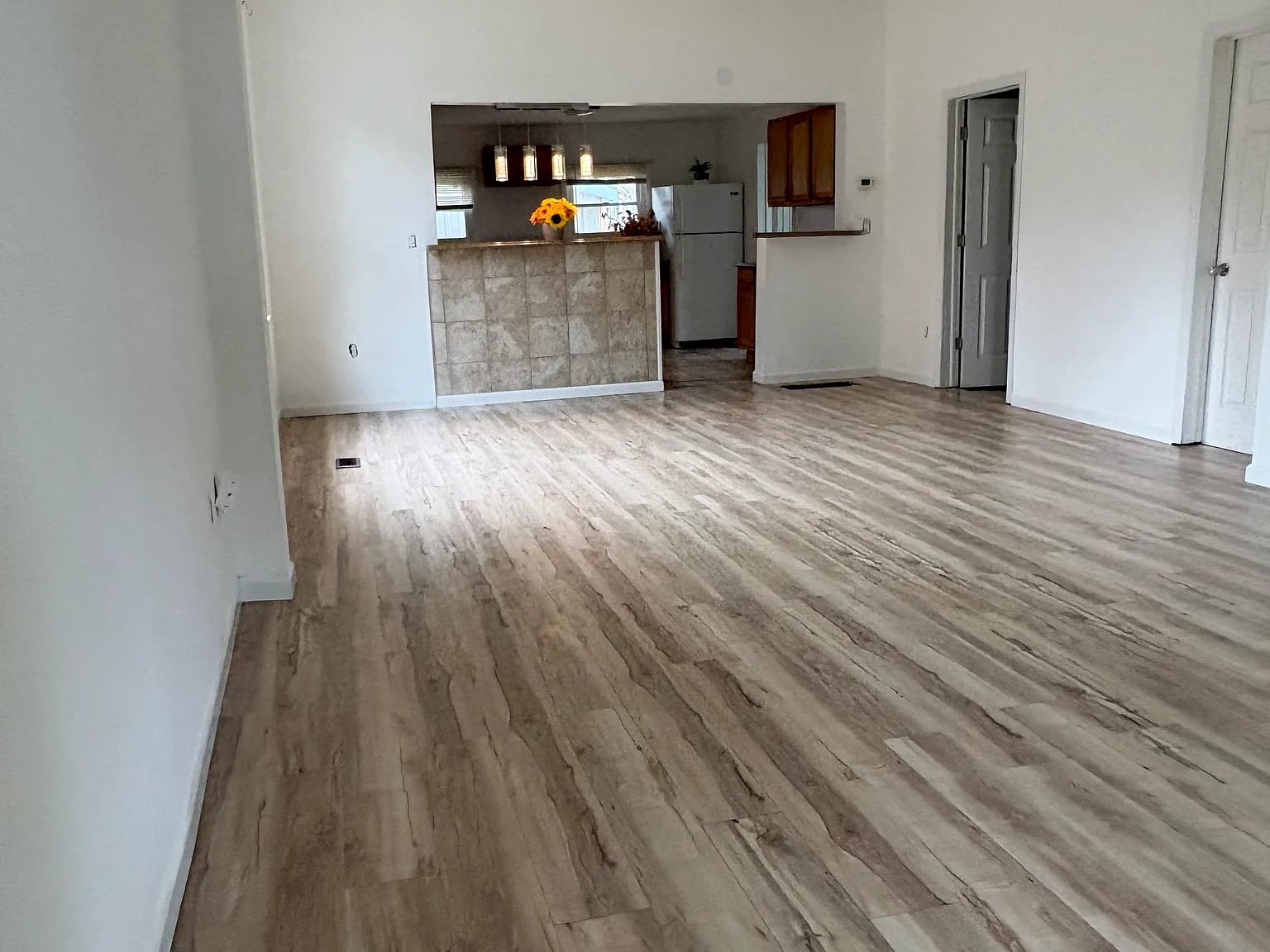705 E Broadway St — Photo 4