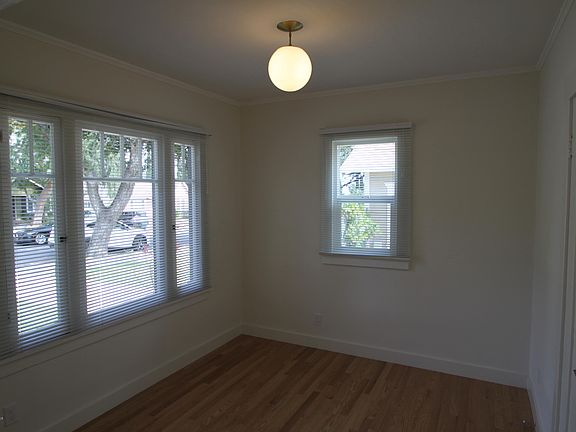 4th image of 1539 N Oxford Ave