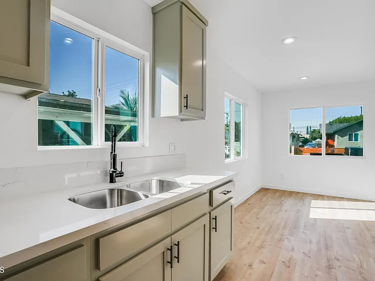 1330 Fraser Ave — Photo 5