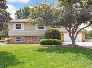 3578 Grenadier Pl N, Oakdale, MN 55128