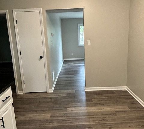 3rd image of 603-608 E Glendale Blvd #1