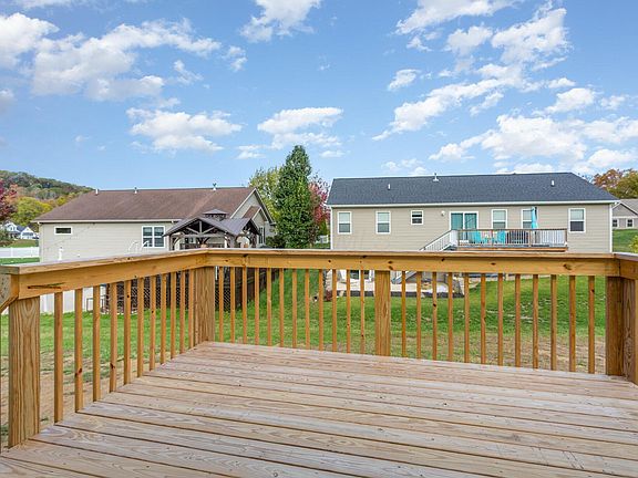 4th image of 32366 Lilac Ln