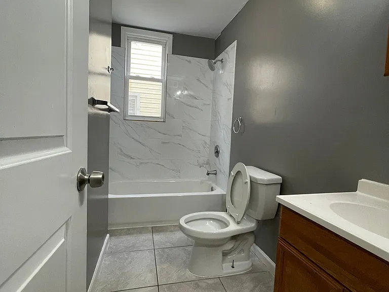 550 Garfield Ave #2F — Photo 5