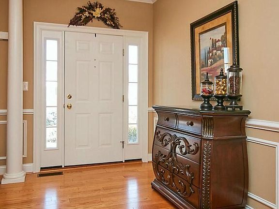 Gorgeous open foyer.