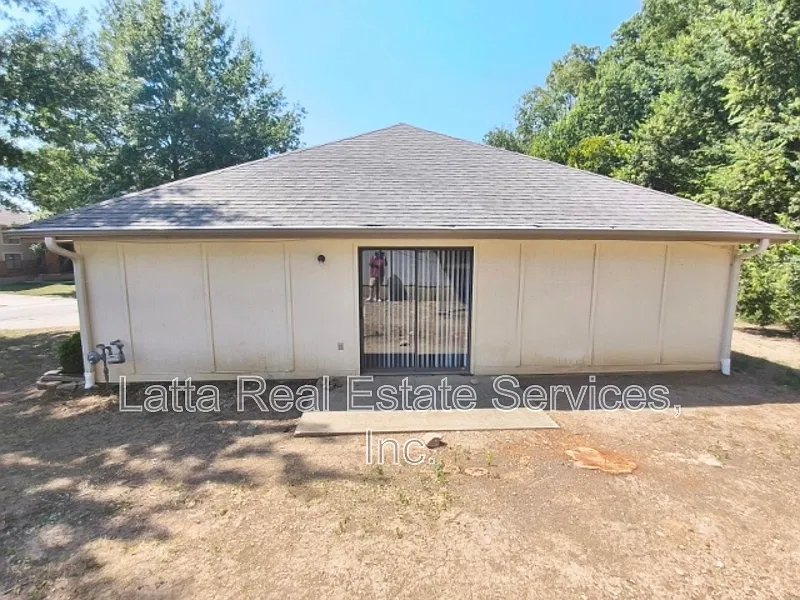 2 bed, 1.0 bath, 940 sqft, $1,200 — Photo 4