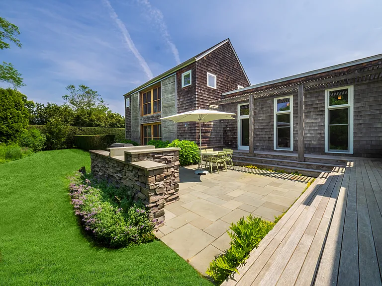 126 Sagaponack Rd — Photo 1