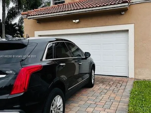 8257 NW 191st Ln, Hialeah, FL 33015